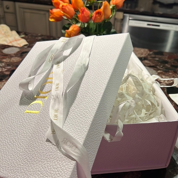Dior Box with Ribbon - Picture 1 of 4